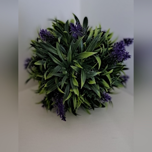 Other - Artificial Lavender And Green Leaf Decor